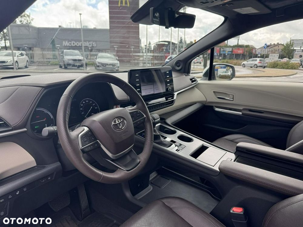 Toyota Sienna - 24