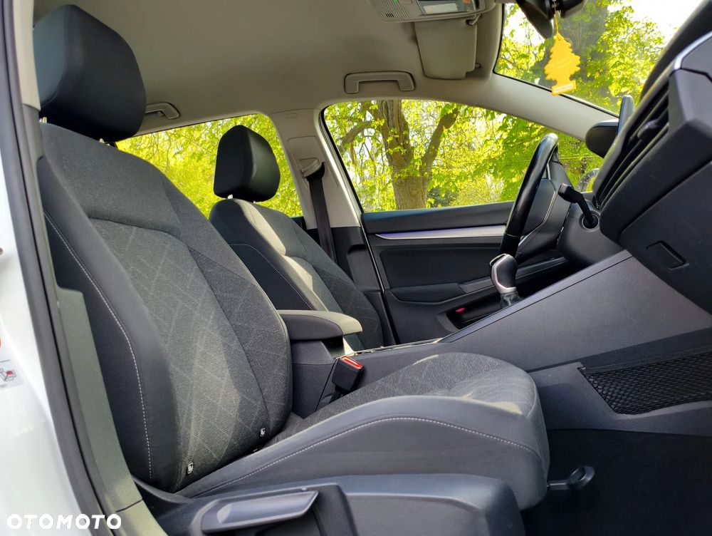 Volkswagen Golf - 22