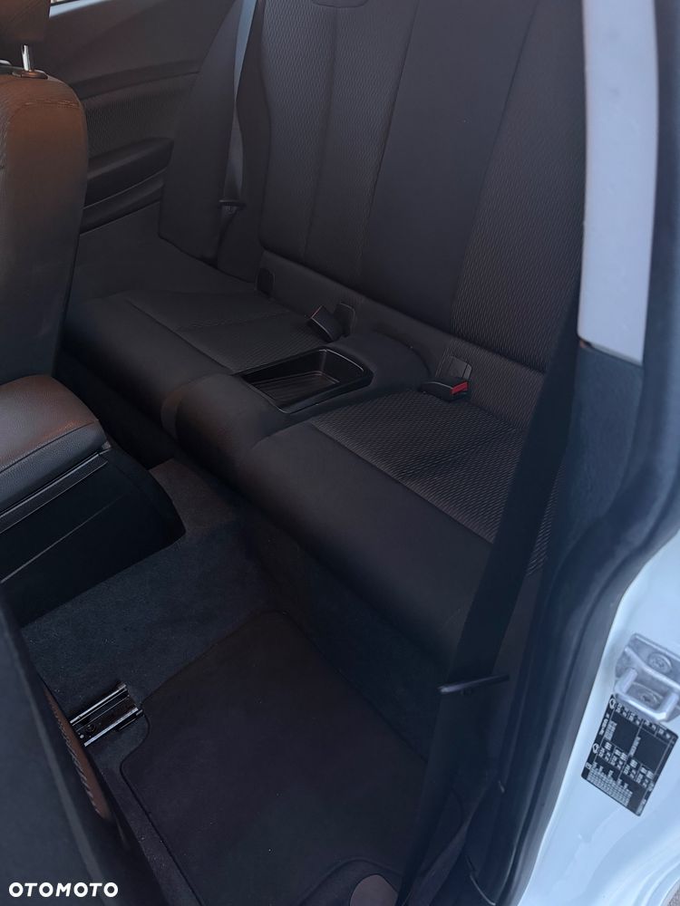 BMW Seria 1 116d EfficientDynamics - 12