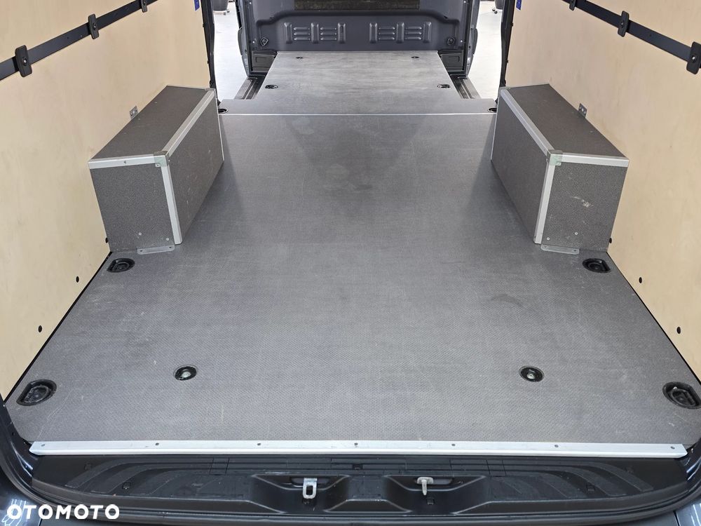Mercedes-Benz SPRINTER 319 3.0 V6 CDI AUTOMAT 4,40Cm Długi SERWIS ASO MERCEDES-BENZ DO OSTATNIEGO km SALON PL FUL LED HIGH PERFORMANCE MBUX z ekranem dotykowym 10,25 cali SIEDZENIE KIEROWCY KOMFORTOWE, HYDRAULICZNE RESOROWANE PODGRZEWANA SZYBA PRZEDNIA TEMPOMAT KAMERA COFANIA LAKIER METALIK - 18