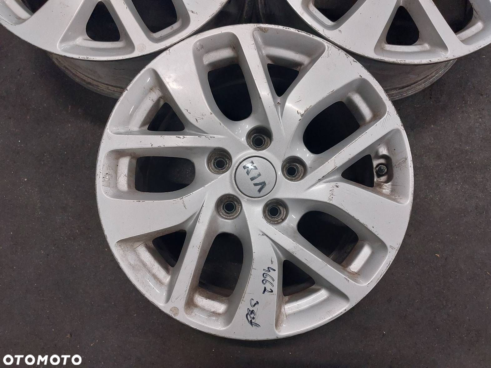 FELGA ALUMINIOWA KIA CARENS IV  ET 48.5 6.5JX16 5X114,3 FI 67.1 - 4