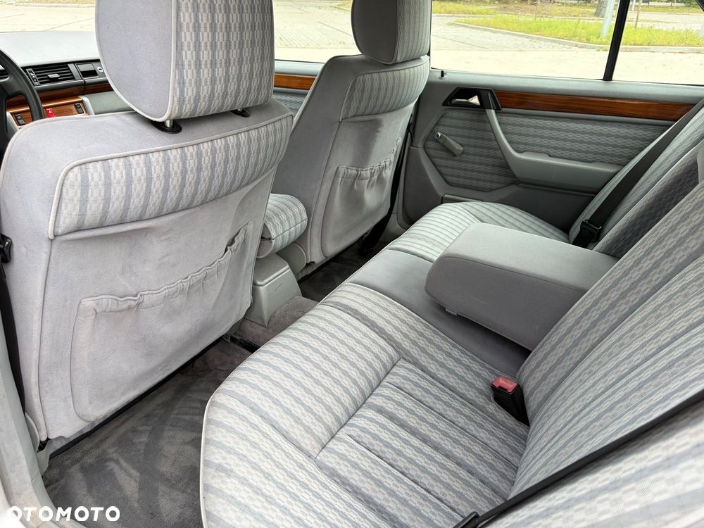 Mercedes-Benz W124 (1984-1993) - 11