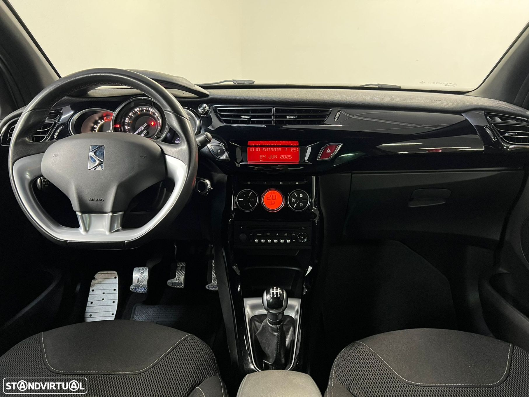 Citroën DS3 1.6 e-HDi So Chic - 8