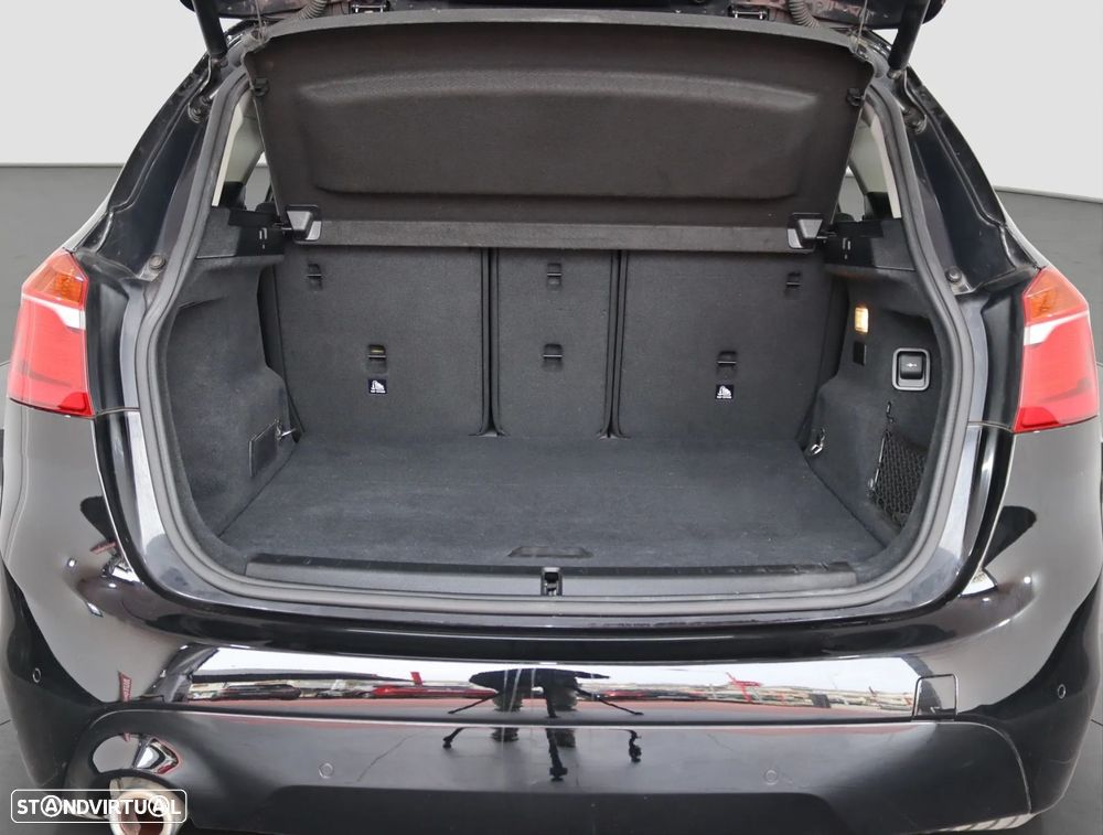 BMW 225xe Active Tourer - 13