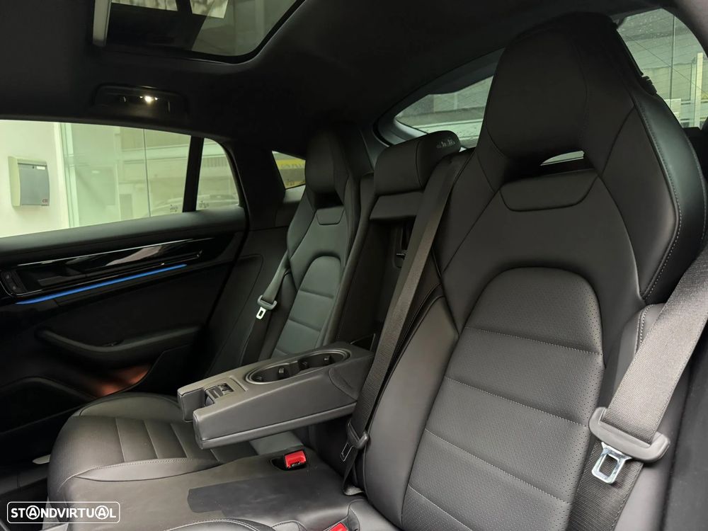 Porsche Panamera 4 E-Hybrid - 4