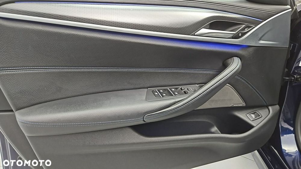 BMW Seria 5 540i xDrive mHEV - 10