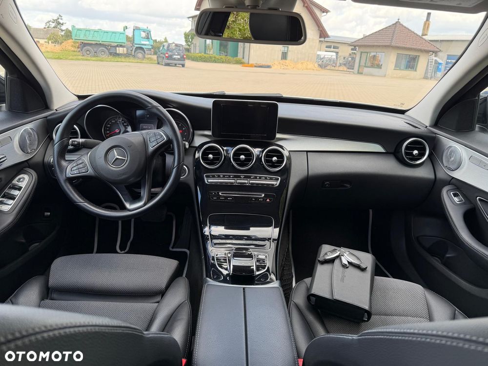 Mercedes-Benz Klasa C 200 7G-TRONIC Exclusive - 25