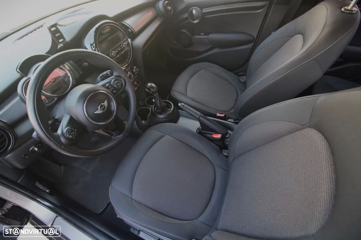 MINI 5 Portas Cooper Aut. - 13