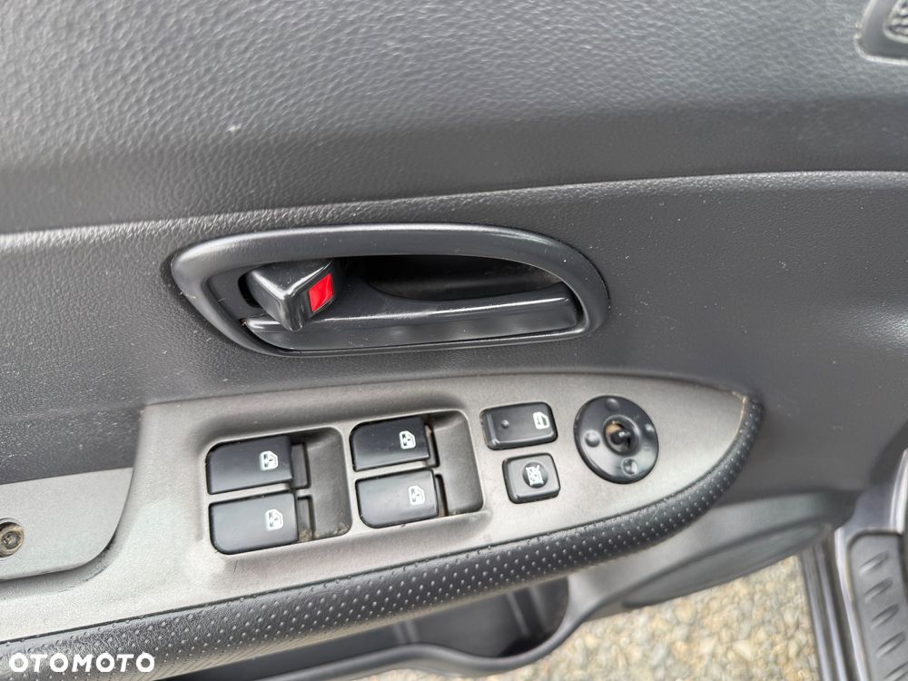 Kia Carens 2.0 CVVT EX - 19