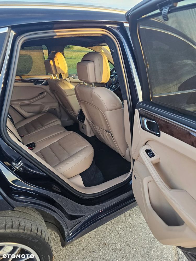 Porsche Macan Turbo - 8