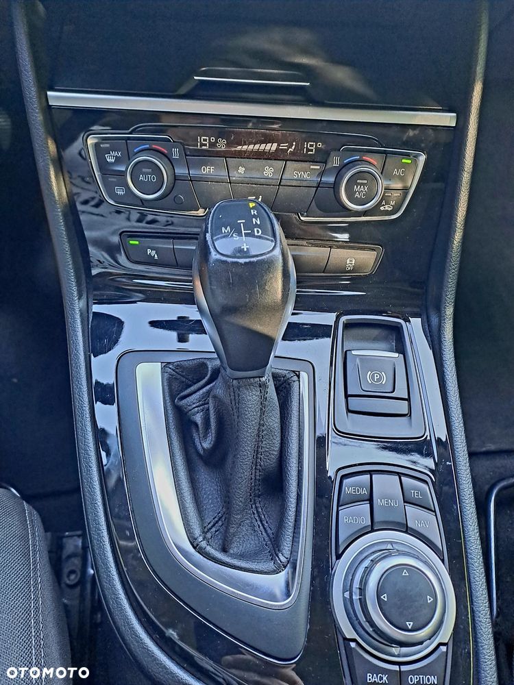BMW Seria 2 218d Advantage - 7