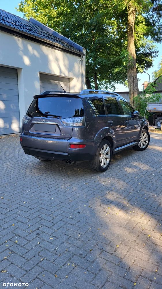 Mitsubishi Outlander - 3