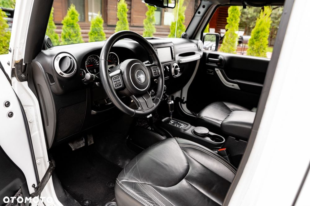 Jeep Wrangler Unlimited 3.6 Automatik Sahara - 17