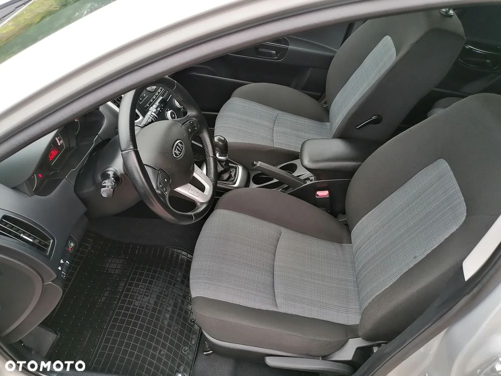 Kia Ceed - 10