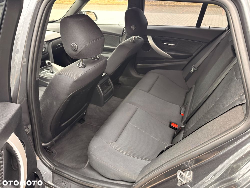 BMW Seria 3 318d Sport Line - 10