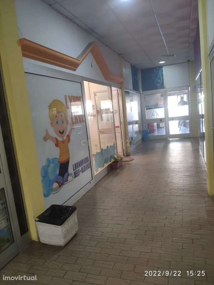 Loja - Centro Comercial da Sobreda - Grande imagem: 2/13