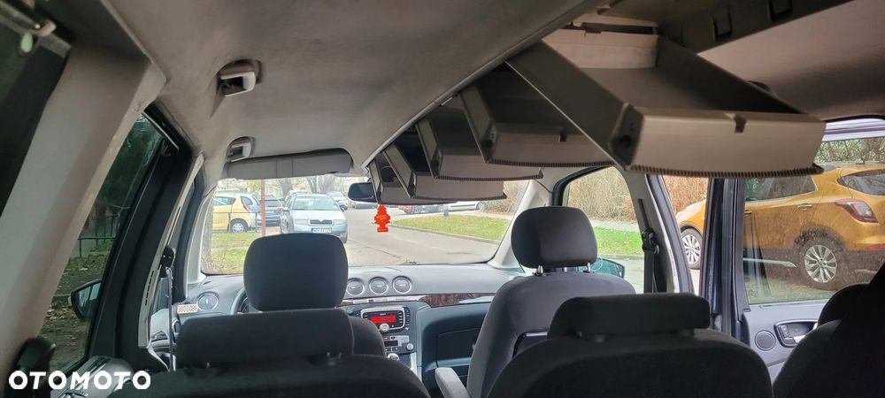 Ford Galaxy 2.0 Ghia - 12