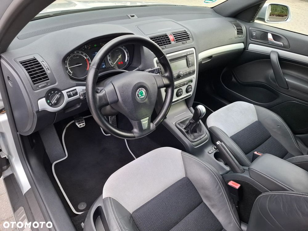 Skoda Octavia 2.0 TDI CR DPF RS - 26