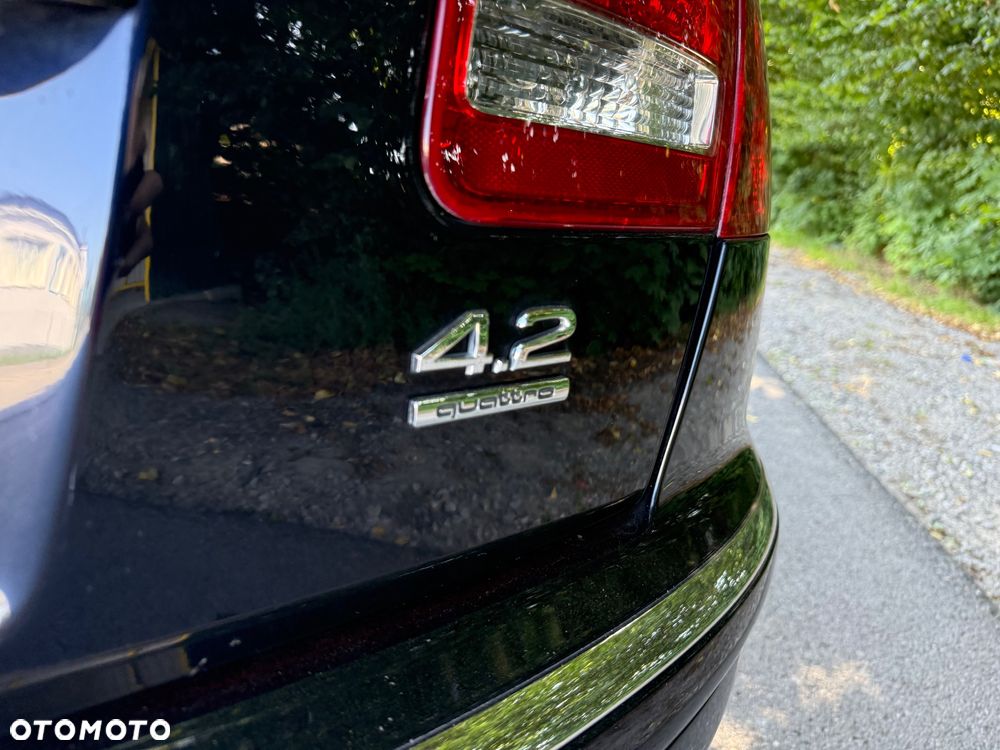 Audi A8 4.2 Quattro - 21