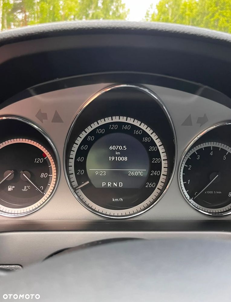 Mercedes-Benz Klasa C 180 CGI Automatik BlueEFFICIENCY Avantgarde - 10