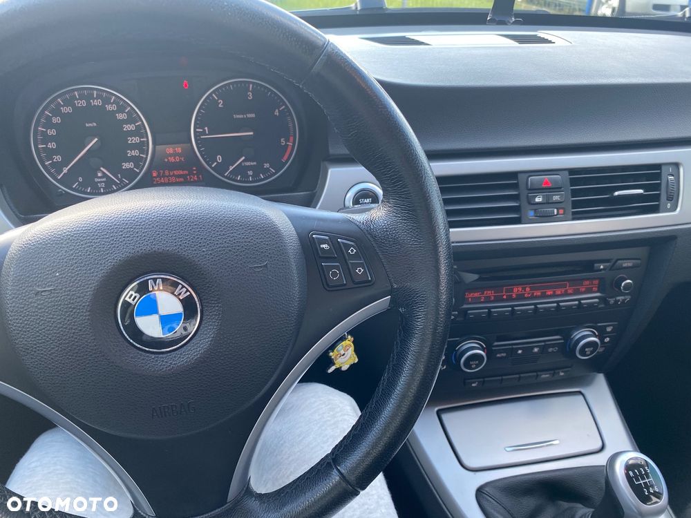 BMW Seria 3 318d - 6