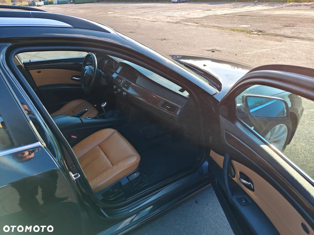 BMW Seria 5 525d - 12