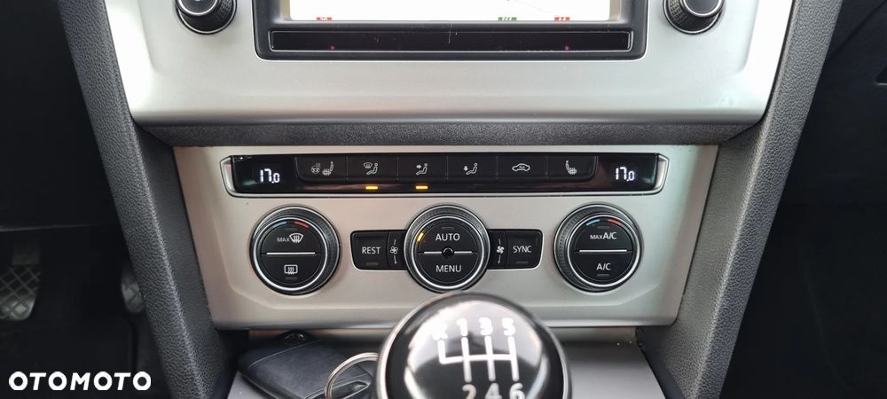 Volkswagen Passat - 11
