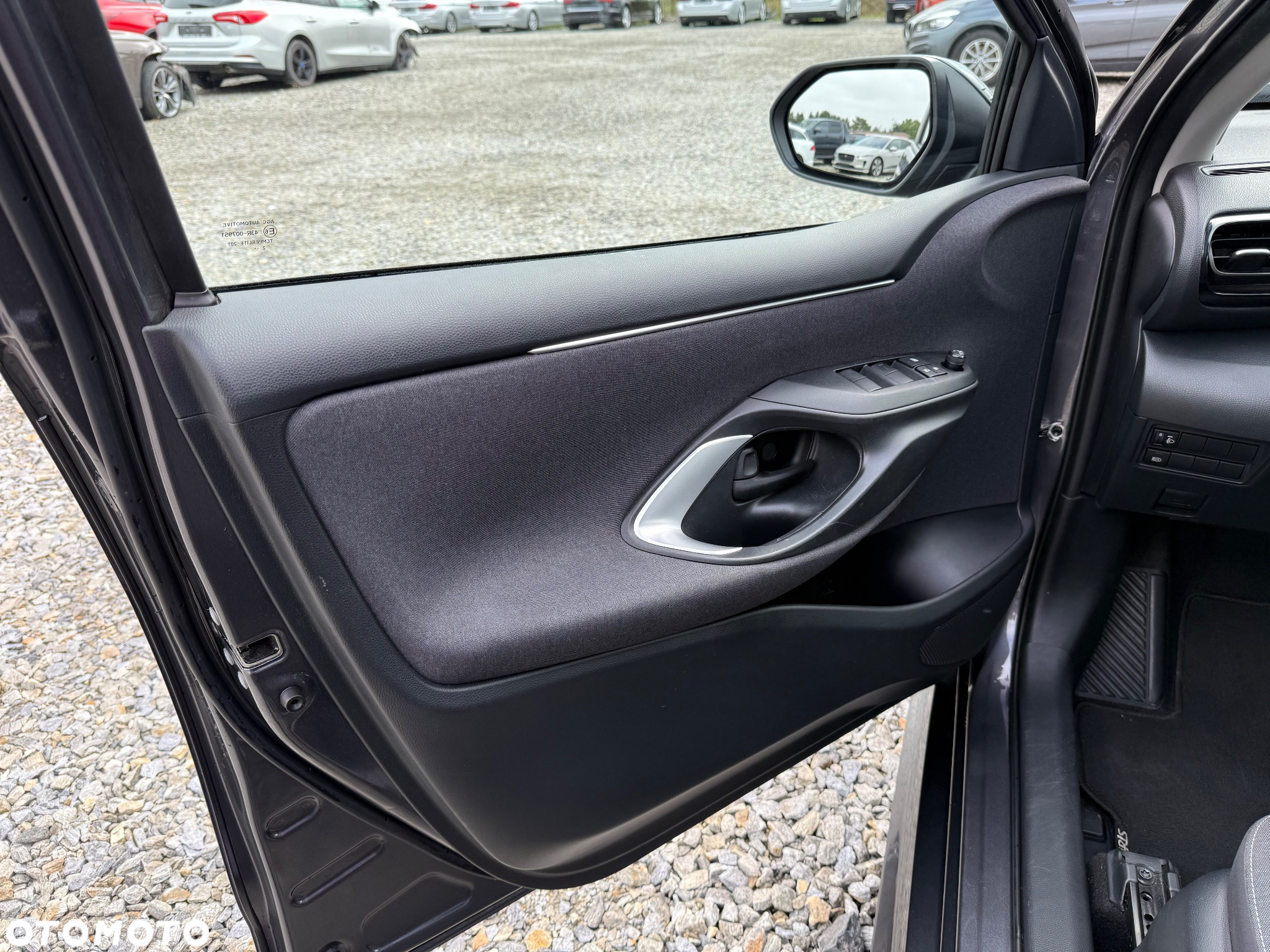 Toyota Yaris Hybrid 1.5 Executive - 11