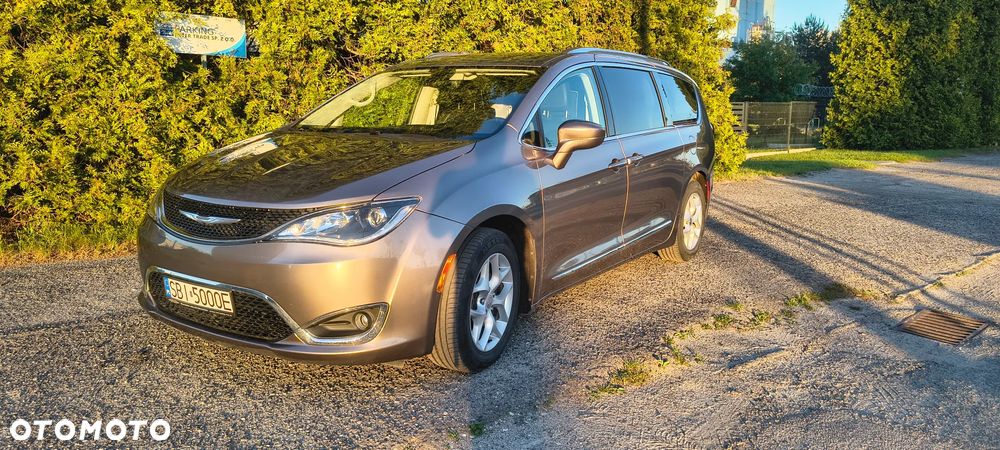 Chrysler Pacifica - 1