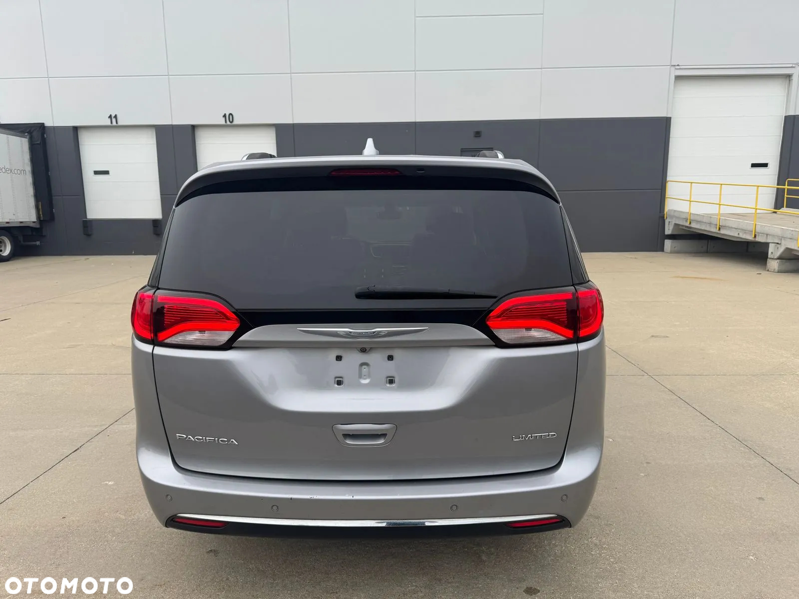Chrysler Pacifica - 4