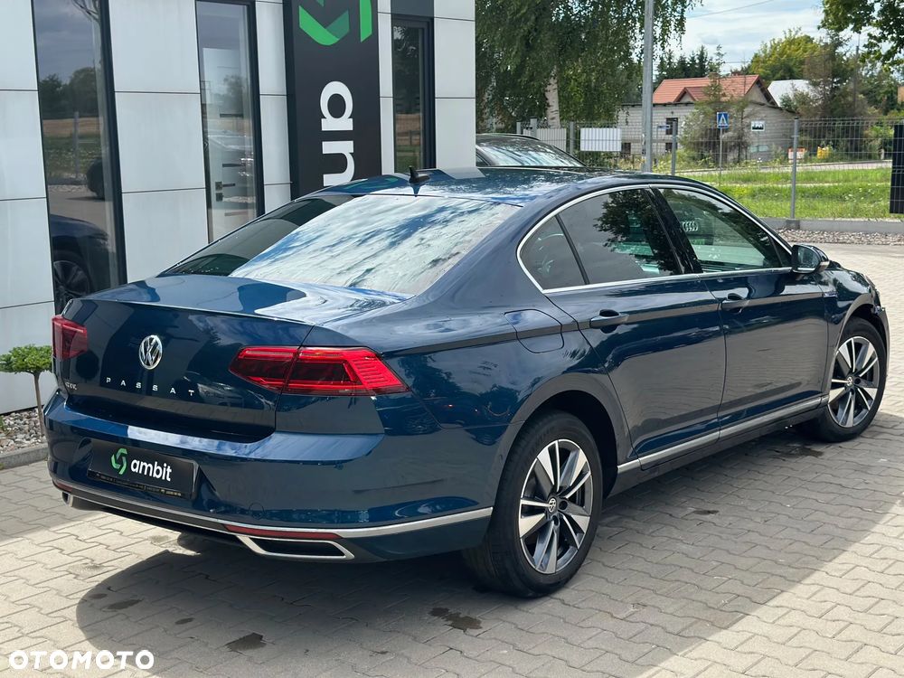 Volkswagen Passat - 8