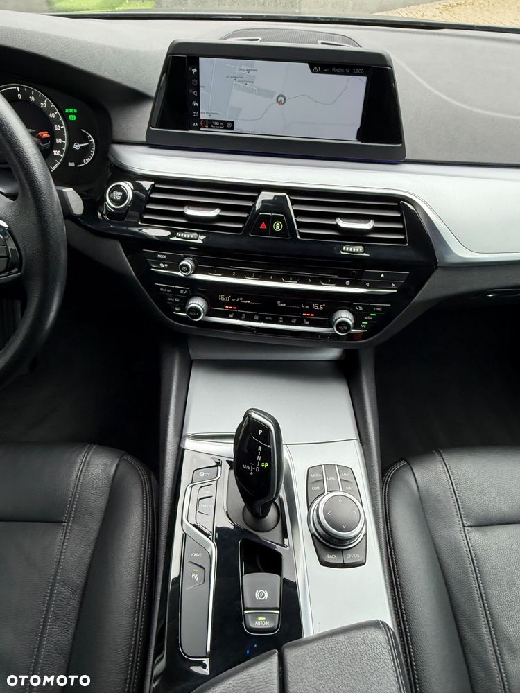 BMW Seria 5 530e iPerformance Sport Line sport - 30