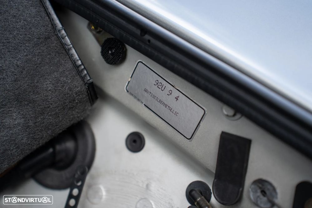 Porsche 911 (993) Cabriolet 3.6 Carrera 2 - 40