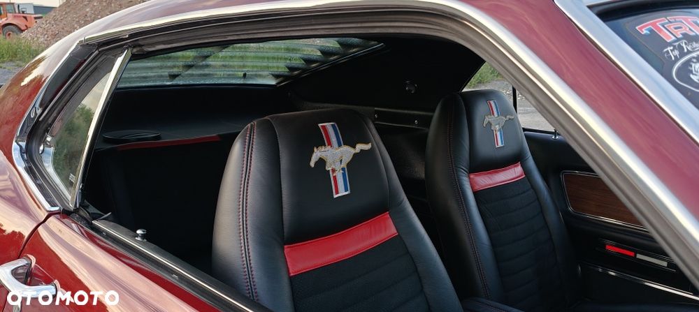 Ford Mustang - 8