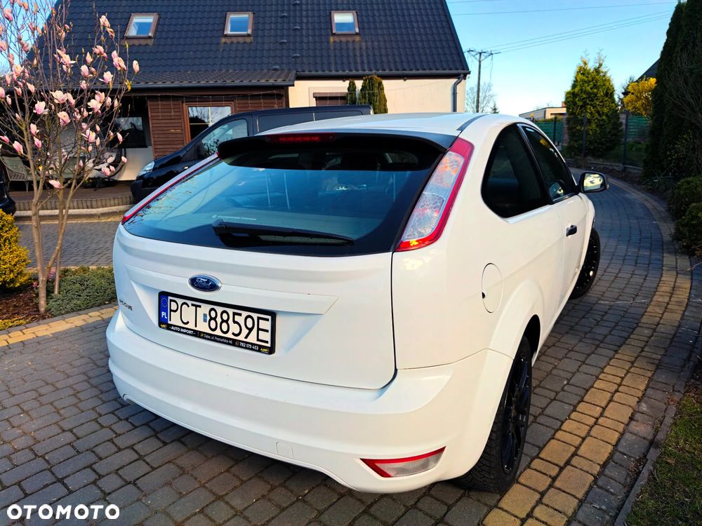 Ford Focus 1.4 16V Style+ - 24