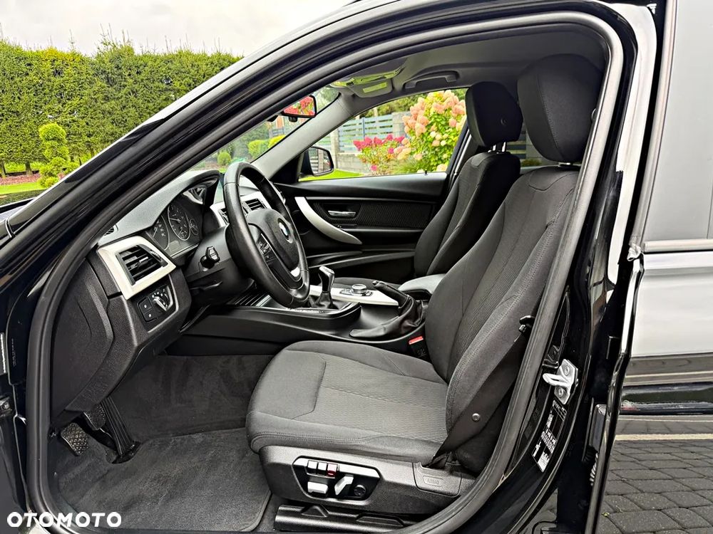 BMW Seria 3 318i GPF Advantage - 17