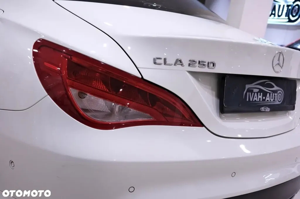 Mercedes-Benz CLA 250 7G-DCT - 12