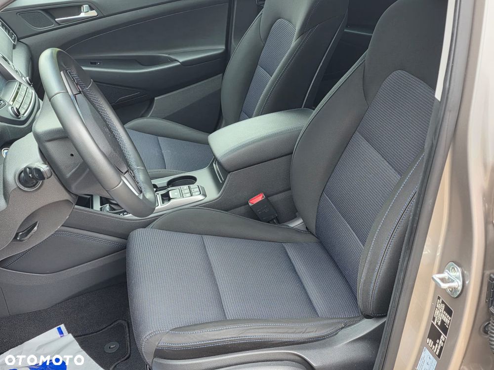 Hyundai Tucson blue 1.7 CRDi 2WD DCT Premium - 30