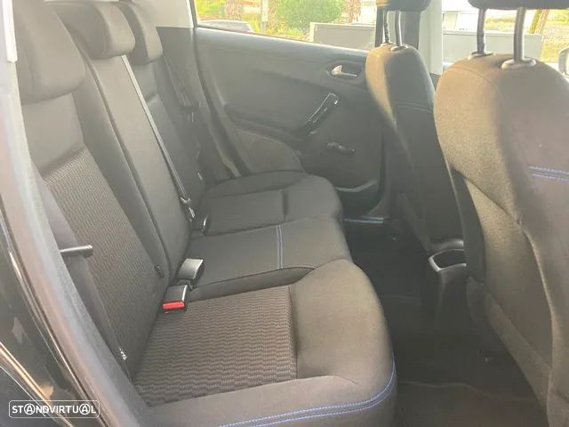 Peugeot 208 1.5 BlueHDi Signature - 32