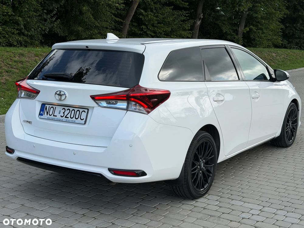 Toyota Auris 1.4 D-4D Dynamic - 4