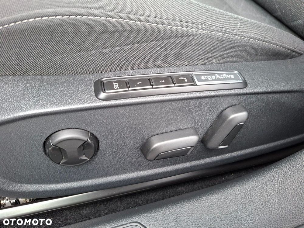 Volkswagen Golf - 18