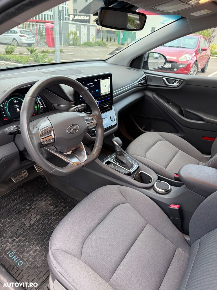 Hyundai IONIQ - 8