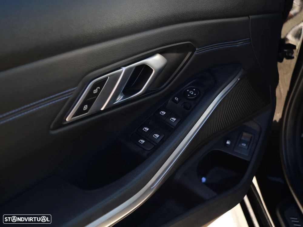 BMW 330 e Pack Desportivo M Auto - 14