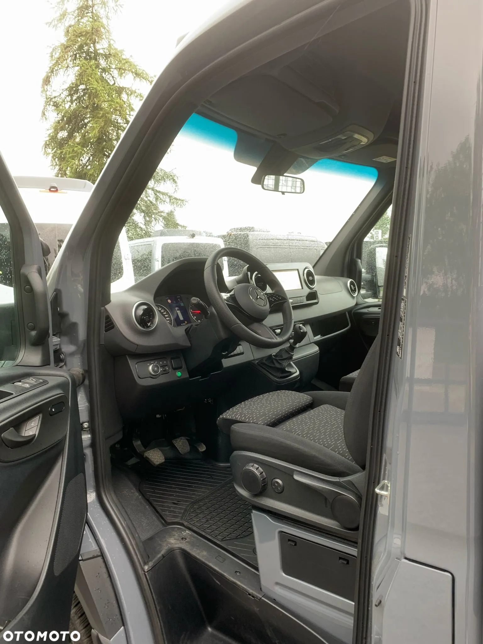 Mercedes-Benz Sprinter - 13