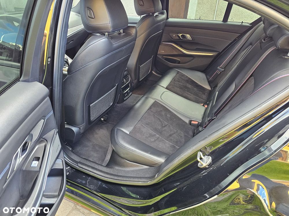 BMW Seria 3 330e M Sport - 9