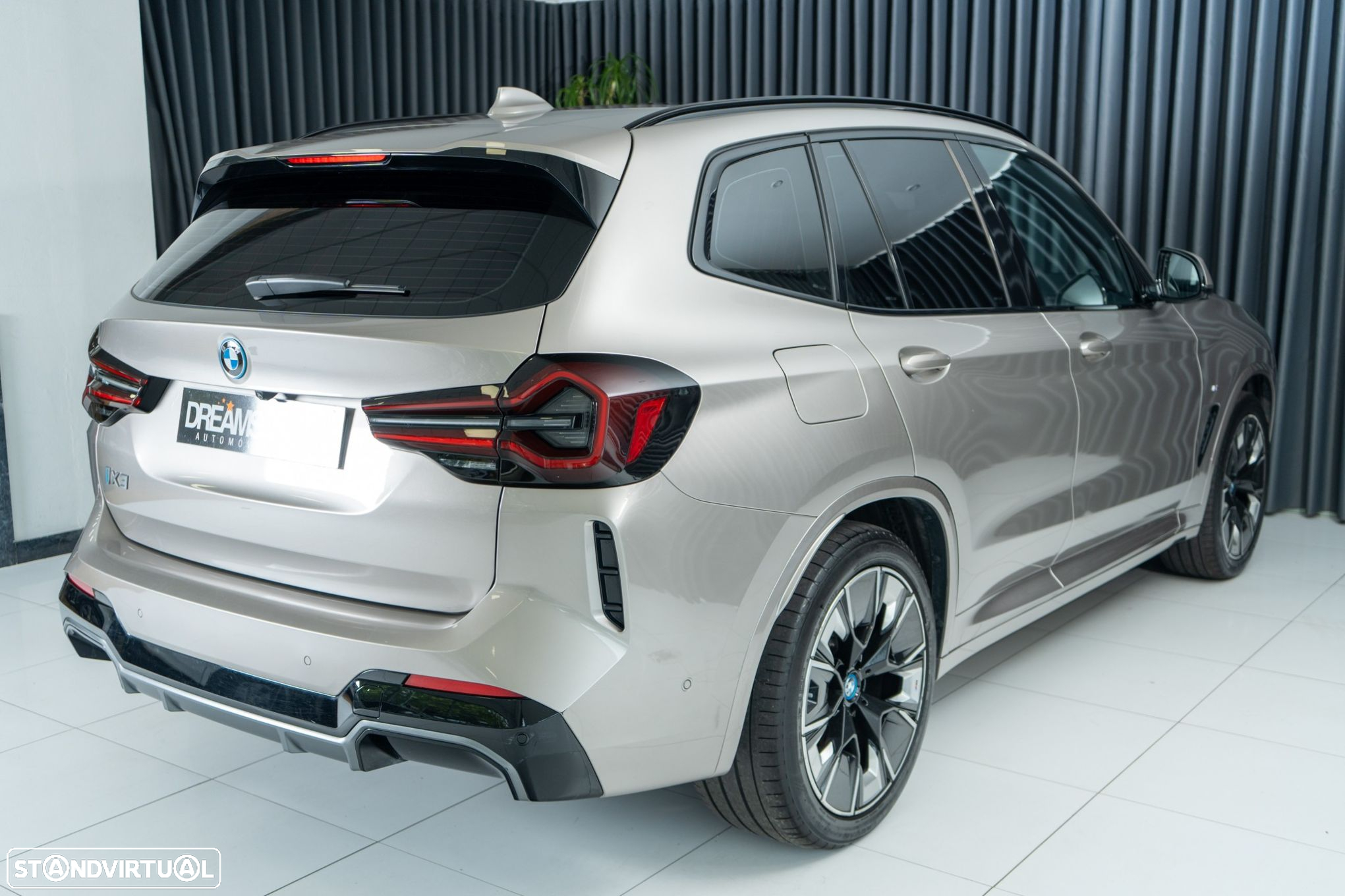 BMW iX3 M Sport Impressive - 4