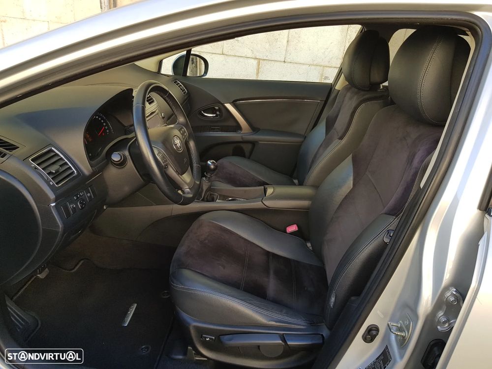 Toyota Avensis SW 2.0 D-4D Luxury+Navi - 29