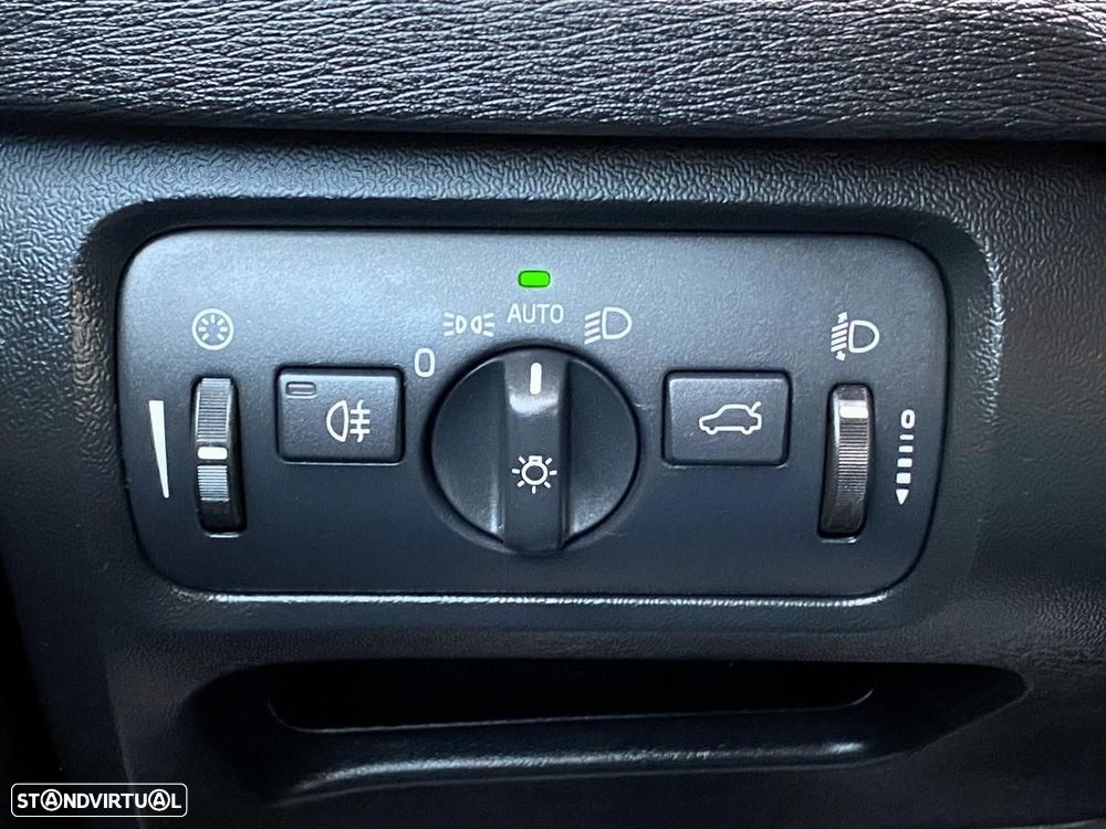 Volvo V40 1.6 D2 R-Design Momentum - 24