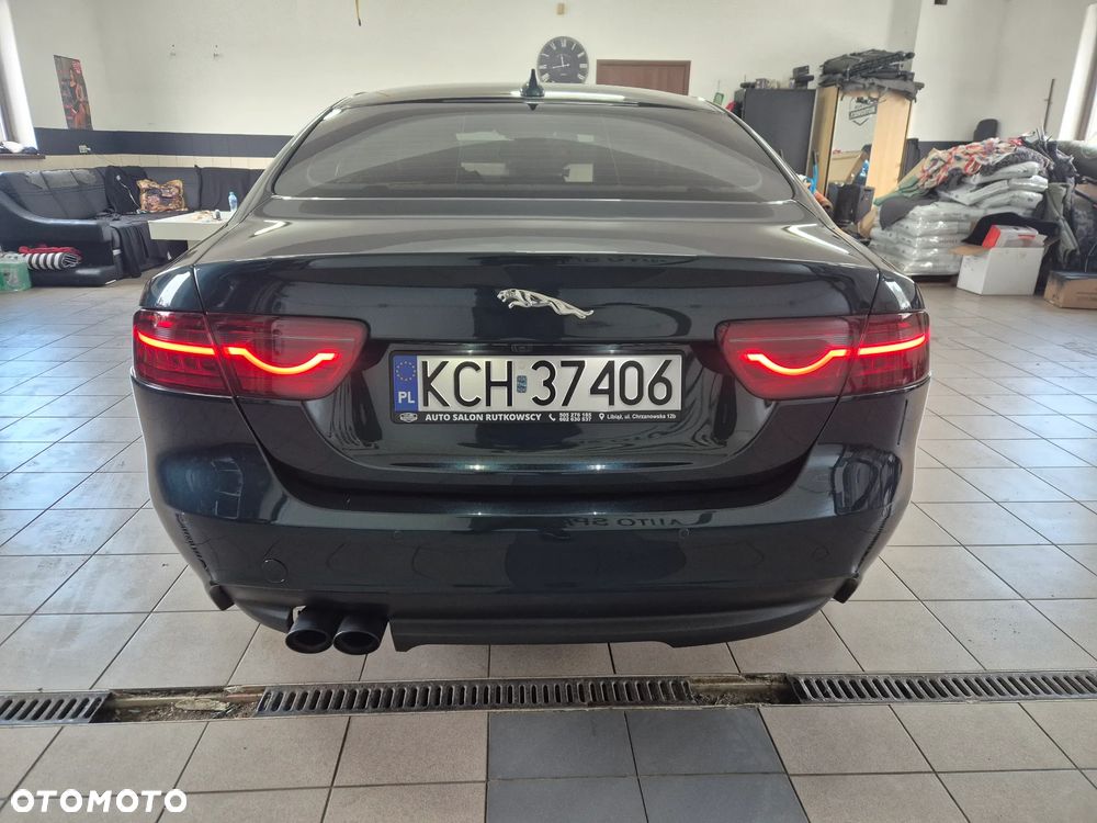 Jaguar XE 2.0 D R-Sport - 8