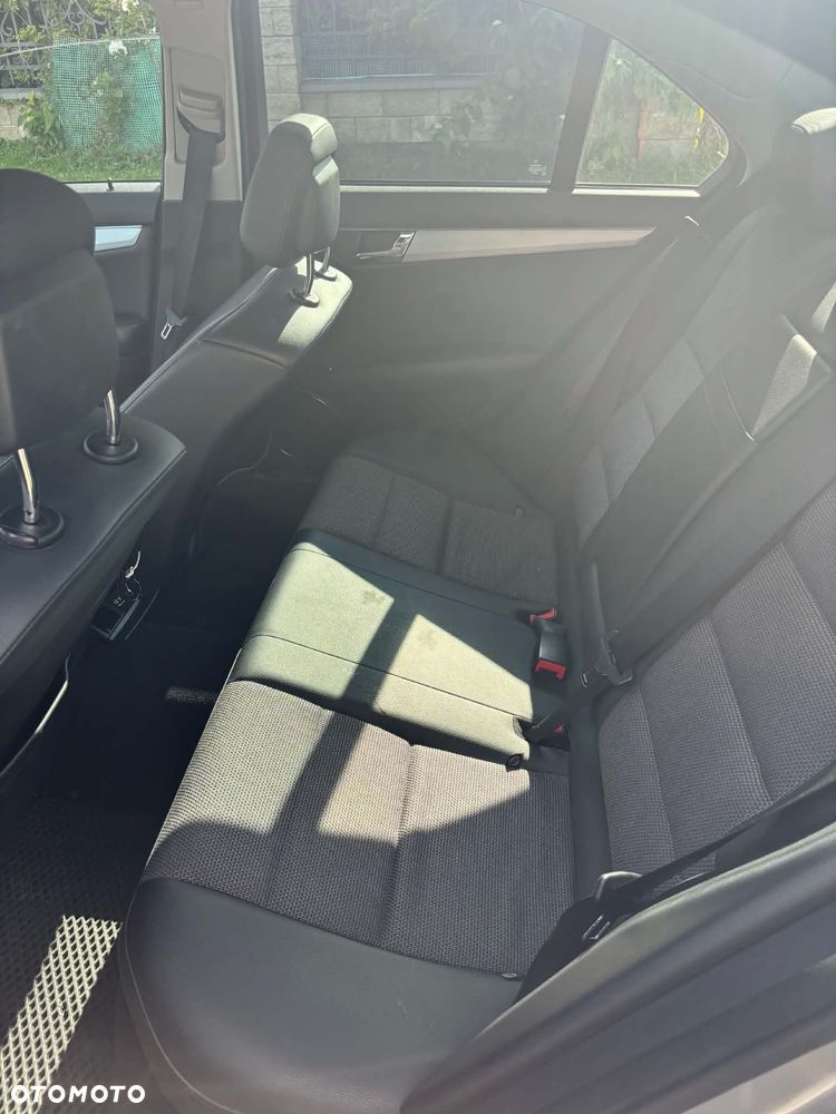Mercedes-Benz Klasa C 220 CDI BlueEff Edition Avantgarde - 9